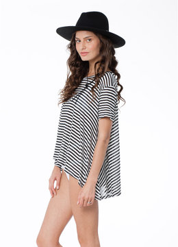 BEACH SPECIALS STRIPE OVERSIZED HI-LO TEE clothing tops