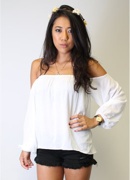 ELAN OFF SHOULDER FLOWY TOP