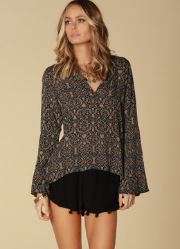 LUCY LOVE THIBET TRUMPET SLEEVE TOP